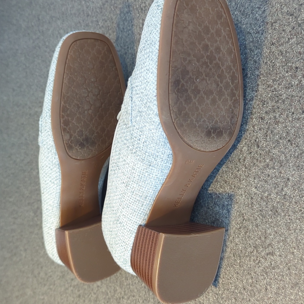 Kelly & Katie Paylyn Pumps - Picture 2 of 5